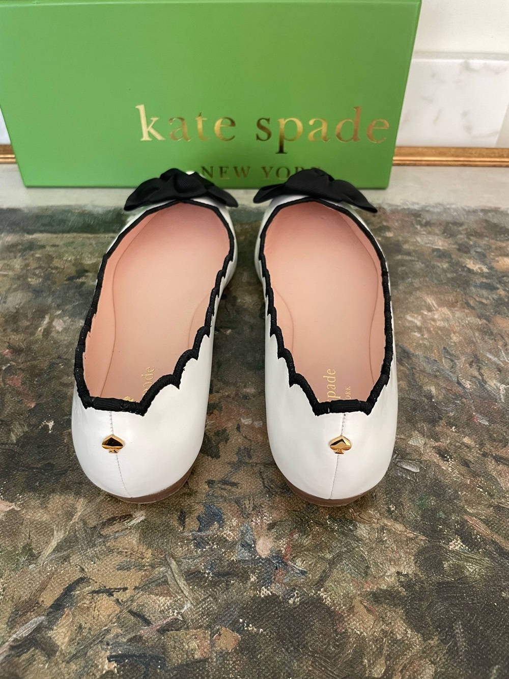 Kate Spade NY Nanette Ballet Flats White Black Patent Leather Scalloped Bow - Picture 4 of 13